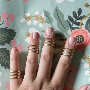 Nwot Set of 4 gold layered midi ring